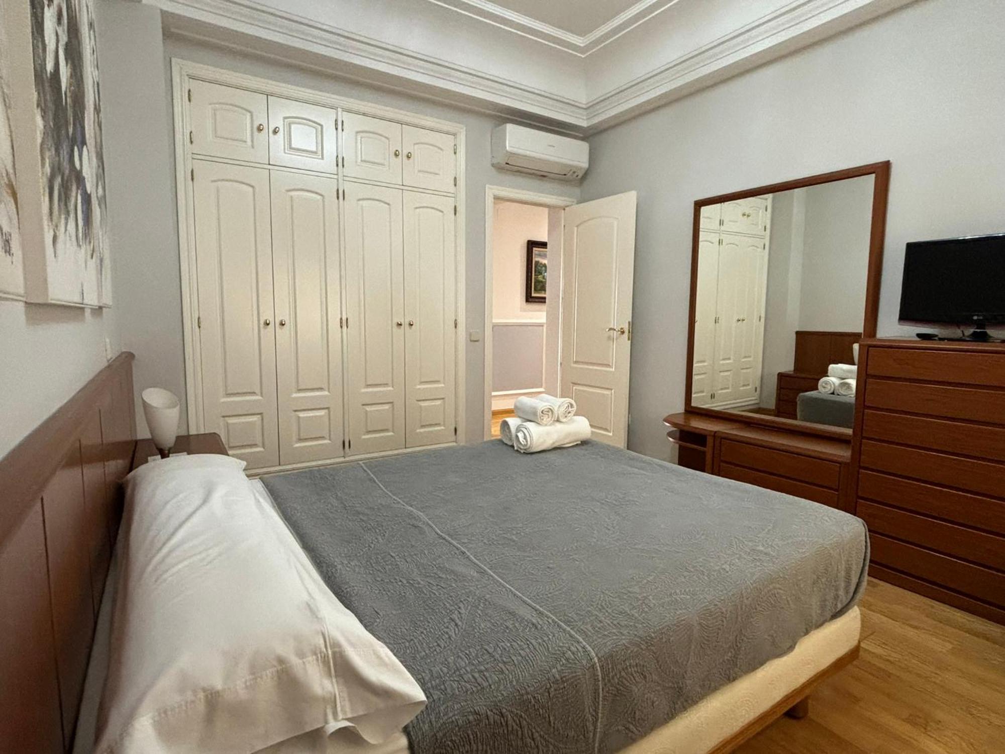 Gran Via 55 Apartment Madrid Ngoại thất bức ảnh
